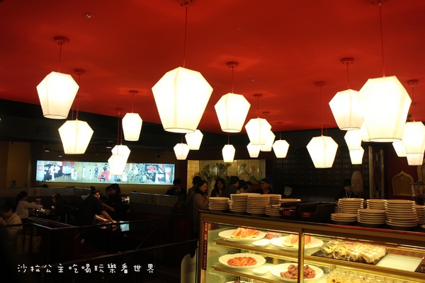 馬辣鴛鴦火鍋專賣(漢口店):萬華.西門町/和牛‧天使紅蝦吃到飽『馬辣頂級麻辣鴛鴦火鍋』紅.白酒任你喝