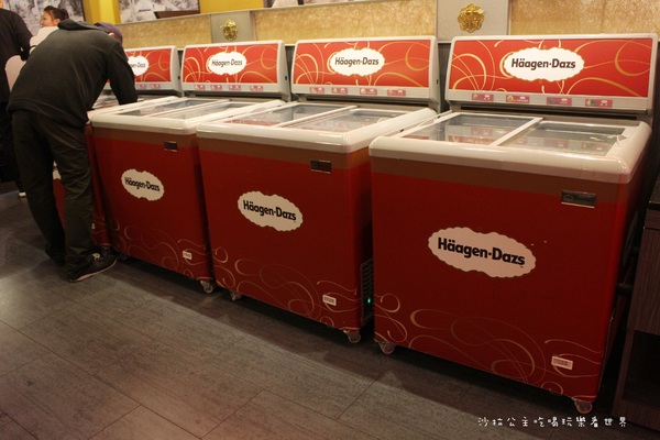 馬辣鴛鴦火鍋專賣(漢口店):萬華.西門町/和牛‧天使紅蝦吃到飽『馬辣頂級麻辣鴛鴦火鍋』紅.白酒任你喝