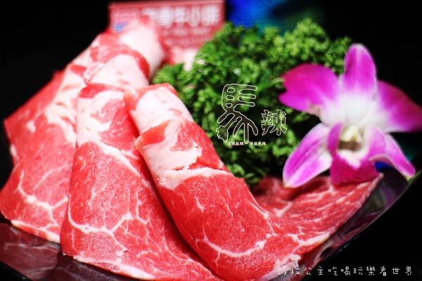 馬辣鴛鴦火鍋專賣(漢口店):萬華.西門町/和牛‧天使紅蝦吃到飽『馬辣頂級麻辣鴛鴦火鍋』紅.白酒任你喝