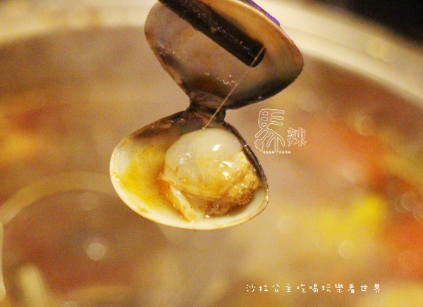 馬辣鴛鴦火鍋專賣(漢口店):萬華.西門町/和牛‧天使紅蝦吃到飽『馬辣頂級麻辣鴛鴦火鍋』紅.白酒任你喝