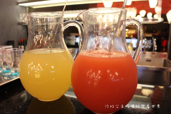 馬辣鴛鴦火鍋專賣(漢口店):萬華.西門町/和牛‧天使紅蝦吃到飽『馬辣頂級麻辣鴛鴦火鍋』紅.白酒任你喝