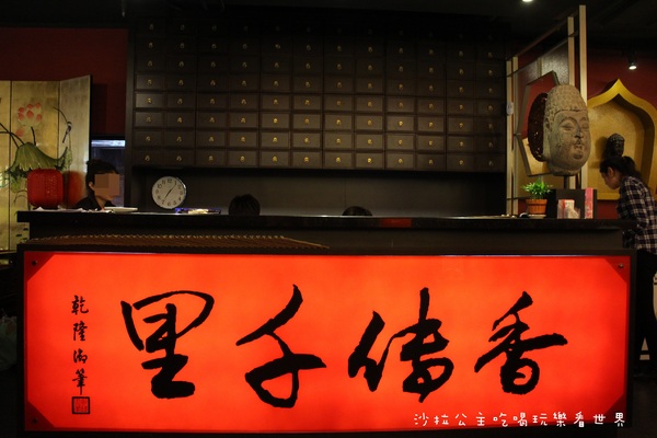 馬辣鴛鴦火鍋專賣(漢口店):萬華.西門町/和牛‧天使紅蝦吃到飽『馬辣頂級麻辣鴛鴦火鍋』紅.白酒任你喝