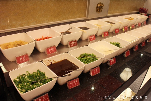 馬辣鴛鴦火鍋專賣(漢口店):萬華.西門町/和牛‧天使紅蝦吃到飽『馬辣頂級麻辣鴛鴦火鍋』紅.白酒任你喝