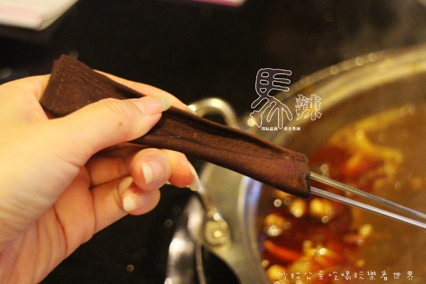 馬辣鴛鴦火鍋專賣(漢口店):萬華.西門町/和牛‧天使紅蝦吃到飽『馬辣頂級麻辣鴛鴦火鍋』紅.白酒任你喝