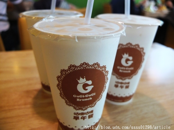 咕嘰咕嘰早午餐專門店(原8.9生活早餐坊大同店):【美食特搜。屏東市】咕嘰咕嘰早午餐(大同店)。百元精緻早午餐拼盤 丹麥輕食 午餐系列 特色質感餐飲空間