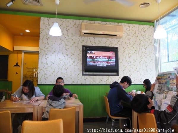 咕嘰咕嘰早午餐專門店(原8.9生活早餐坊大同店):【美食特搜。屏東市】咕嘰咕嘰早午餐(大同店)。百元精緻早午餐拼盤 丹麥輕食 午餐系列 特色質感餐飲空間