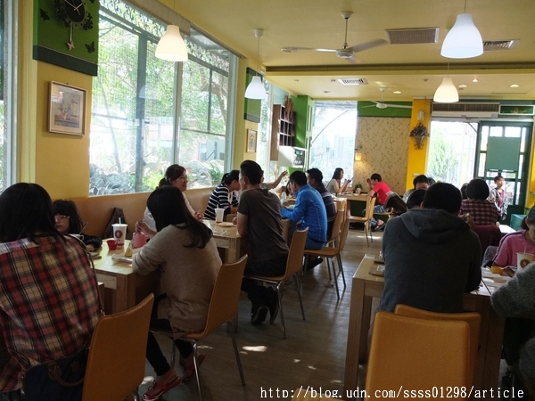 咕嘰咕嘰早午餐專門店(原8.9生活早餐坊大同店):【美食特搜。屏東市】咕嘰咕嘰早午餐(大同店)。百元精緻早午餐拼盤 丹麥輕食 午餐系列 特色質感餐飲空間