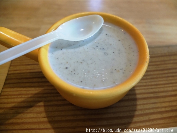 咕嘰咕嘰早午餐專門店(原8.9生活早餐坊大同店):【美食特搜。屏東市】咕嘰咕嘰早午餐(大同店)。百元精緻早午餐拼盤 丹麥輕食 午餐系列 特色質感餐飲空間