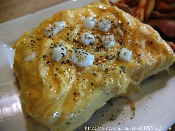 咕嘰咕嘰早午餐專門店(原8.9生活早餐坊大同店):【美食特搜。屏東市】咕嘰咕嘰早午餐(大同店)。百元精緻早午餐拼盤 丹麥輕食 午餐系列 特色質感餐飲空間