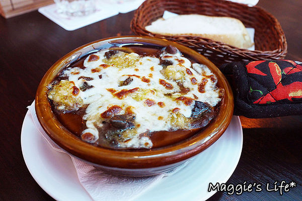 Oops Kitchen義法創意廚房：台北美食。捷運小巨蛋【Oops Kitchen義法創意廚房】義法美饌值得品嚐◆異國料理。義法料理。披薩。排餐。超值商業午餐