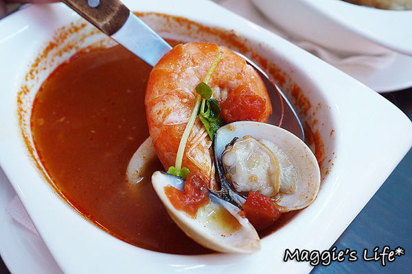 Oops Kitchen義法創意廚房：台北美食。捷運小巨蛋【Oops Kitchen義法創意廚房】義法美饌值得品嚐◆異國料理。義法料理。披薩。排餐。超值商業午餐