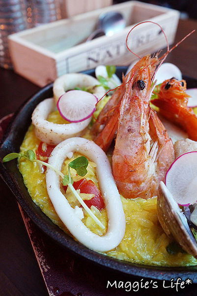 Oops Kitchen義法創意廚房：台北美食。捷運小巨蛋【Oops Kitchen義法創意廚房】義法美饌值得品嚐◆異國料理。義法料理。披薩。排餐。超值商業午餐