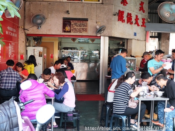 港式餛飩大王：【美食特搜。屏東市】港式餛飩大王。名不虛傳的限量餛飩 甜美爽口又大顆 記得！週休二日放假吃不到喔