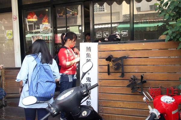 小琉球阿對麵店