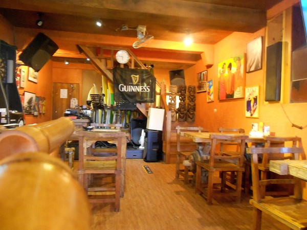 阿飛衝浪旅店：我在南灣。我為海浪停留~...阿飛衝浪旅店