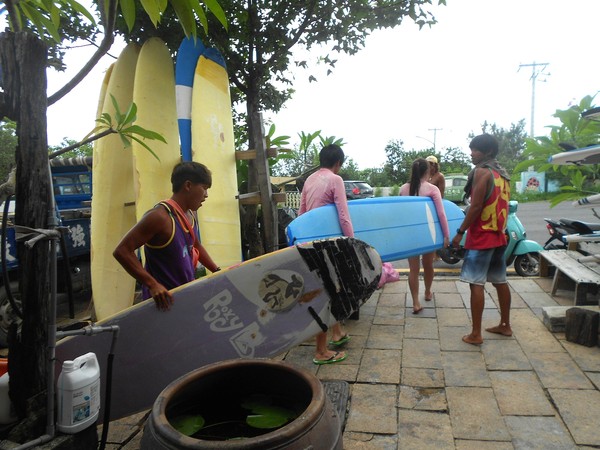阿飛衝浪旅店：我在南灣。我為海浪停留~...阿飛衝浪旅店