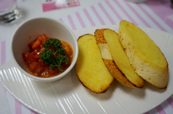 Mi food Caf'e：[台北車站.五鐵秋葉原] MI FOOD Caf'e：義大利進口冰淇淋．咖啡．義大利麵