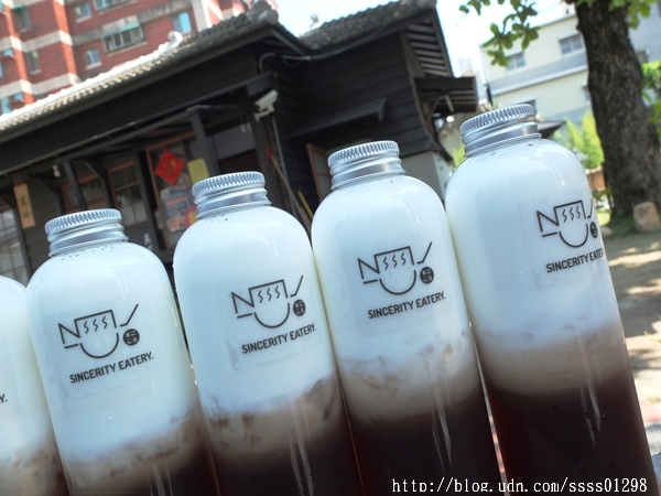 真心食府：【美食特搜。台南新化區】真心食府。乳液也能喝！？台南新化爆紅人氣飲料 日式老屋喝乳液紅茶新樂趣