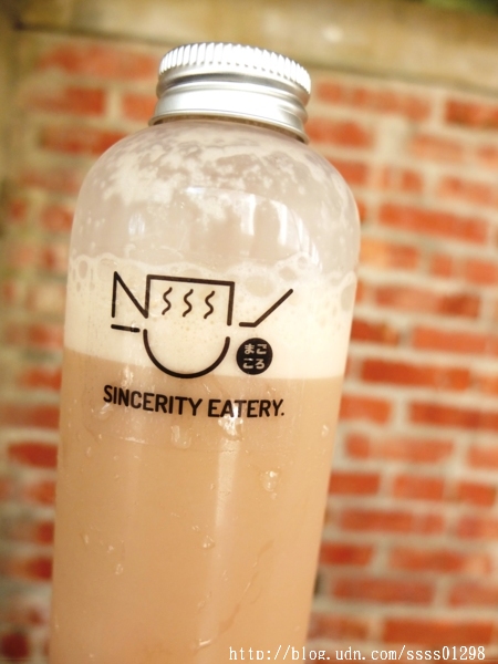 真心食府：【美食特搜。台南新化區】真心食府。乳液也能喝！？台南新化爆紅人氣飲料 日式老屋喝乳液紅茶新樂趣