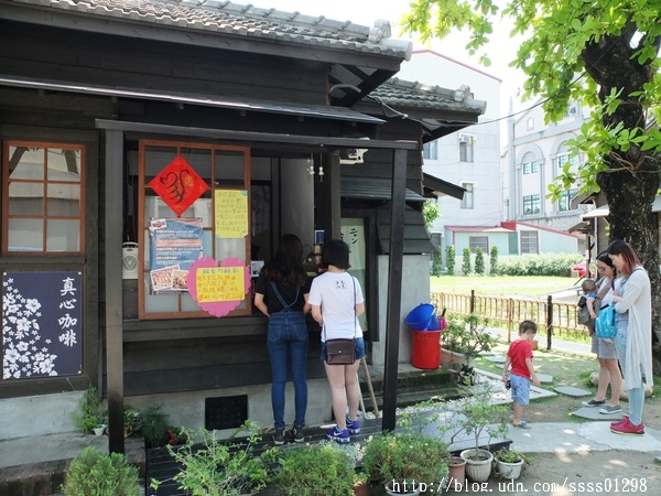 真心食府：【美食特搜。台南新化區】真心食府。乳液也能喝！？台南新化爆紅人氣飲料 日式老屋喝乳液紅茶新樂趣