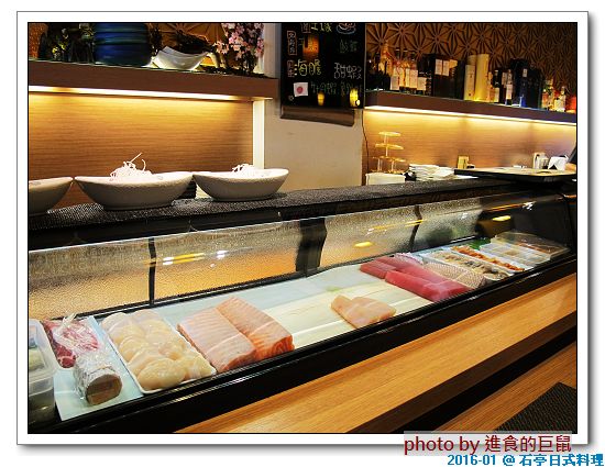 石亭日本料理：（台南。北區美食）石亭日本料理 / 超～日本風～『粉嫩豔麗 櫻花樹旁的日式料理餐廳』。新鮮漁獲直送。精緻美味套餐。