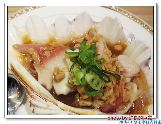 石亭日本料理：（台南。北區美食）石亭日本料理 / 超～日本風～『粉嫩豔麗 櫻花樹旁的日式料理餐廳』。新鮮漁獲直送。精緻美味套餐。