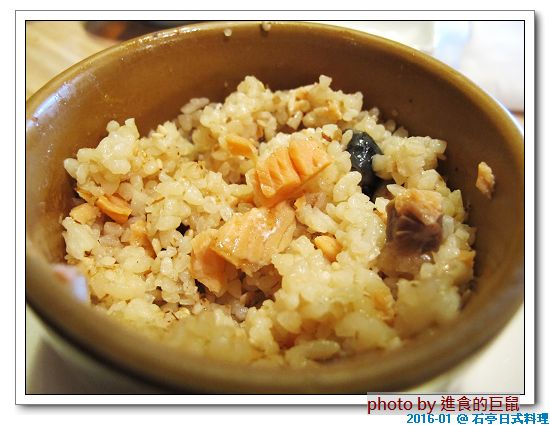 石亭日本料理：（台南。北區美食）石亭日本料理 / 超～日本風～『粉嫩豔麗 櫻花樹旁的日式料理餐廳』。新鮮漁獲直送。精緻美味套餐。