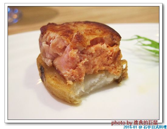 石亭日本料理：（台南。北區美食）石亭日本料理 / 超～日本風～『粉嫩豔麗 櫻花樹旁的日式料理餐廳』。新鮮漁獲直送。精緻美味套餐。