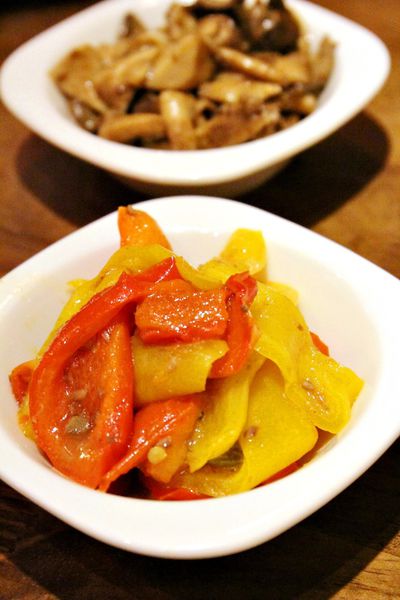 謝宜榮, Pino義大利燉飯專賣店,拿坡里比薩專門店,綜合野蕈溫泉蛋燉飯、白酒燉飯佐紅酒燉牛肉、芝麻葉煙燻鴨肉沙拉