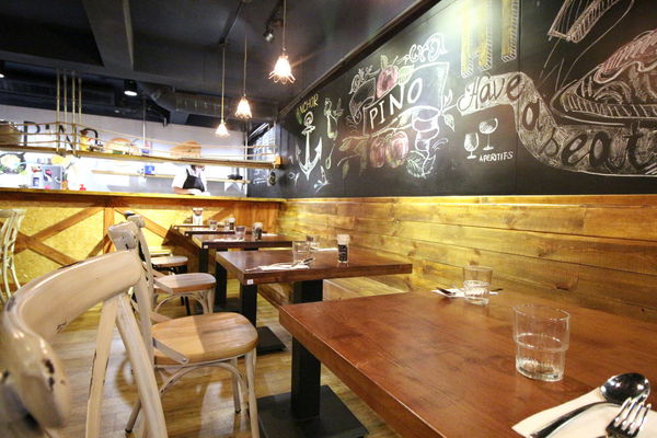 謝宜榮, Pino義大利燉飯專賣店,拿坡里比薩專門店,綜合野蕈溫泉蛋燉飯、白酒燉飯佐紅酒燉牛肉、芝麻葉煙燻鴨肉沙拉