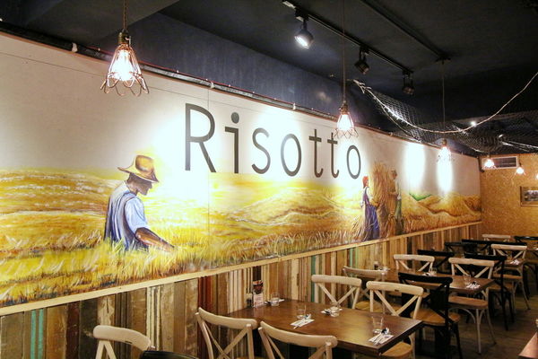 謝宜榮, Pino義大利燉飯專賣店,拿坡里比薩專門店,綜合野蕈溫泉蛋燉飯、白酒燉飯佐紅酒燉牛肉、芝麻葉煙燻鴨肉沙拉