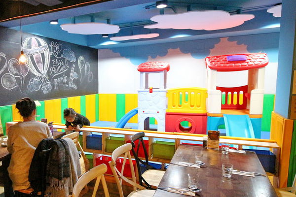 謝宜榮, Pino義大利燉飯專賣店,拿坡里比薩專門店,綜合野蕈溫泉蛋燉飯、白酒燉飯佐紅酒燉牛肉、芝麻葉煙燻鴨肉沙拉