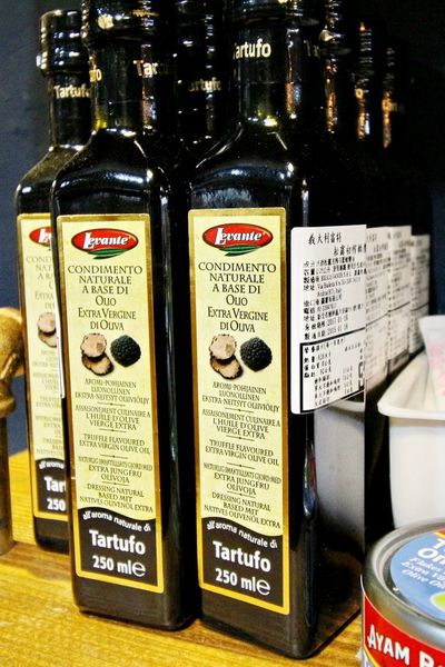 謝宜榮, Pino義大利燉飯專賣店,拿坡里比薩專門店,綜合野蕈溫泉蛋燉飯、白酒燉飯佐紅酒燉牛肉、芝麻葉煙燻鴨肉沙拉