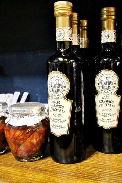 謝宜榮, Pino義大利燉飯專賣店,拿坡里比薩專門店,綜合野蕈溫泉蛋燉飯、白酒燉飯佐紅酒燉牛肉、芝麻葉煙燻鴨肉沙拉