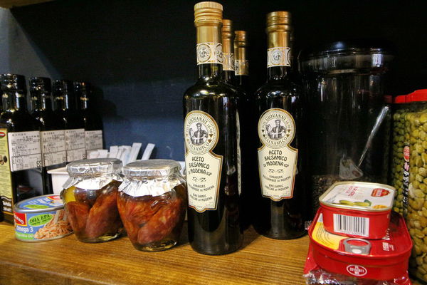 謝宜榮, Pino義大利燉飯專賣店,拿坡里比薩專門店,綜合野蕈溫泉蛋燉飯、白酒燉飯佐紅酒燉牛肉、芝麻葉煙燻鴨肉沙拉