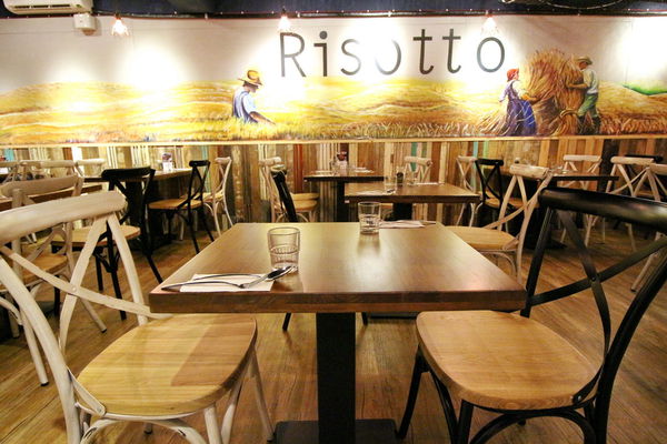 謝宜榮, Pino義大利燉飯專賣店,拿坡里比薩專門店,綜合野蕈溫泉蛋燉飯、白酒燉飯佐紅酒燉牛肉、芝麻葉煙燻鴨肉沙拉