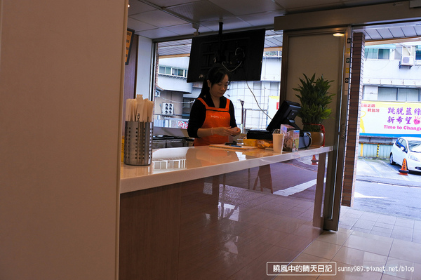 MOM'S C & K:【天母 | MOM'S C & K】韓國媽媽味的酥脆炸雞及爆香紫菜飯捲