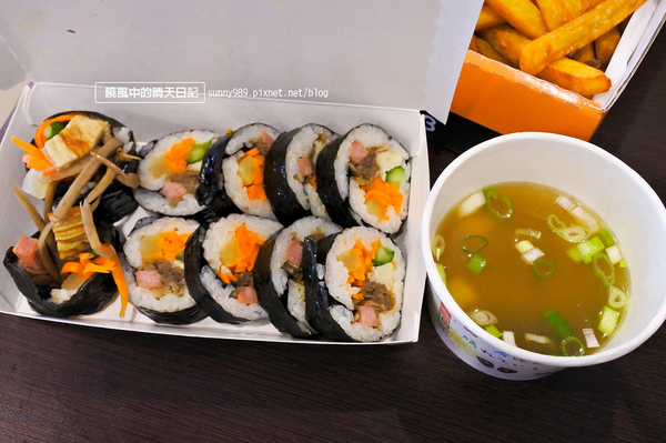 MOM'S C & K:【天母 | MOM'S C & K】韓國媽媽味的酥脆炸雞及爆香紫菜飯捲