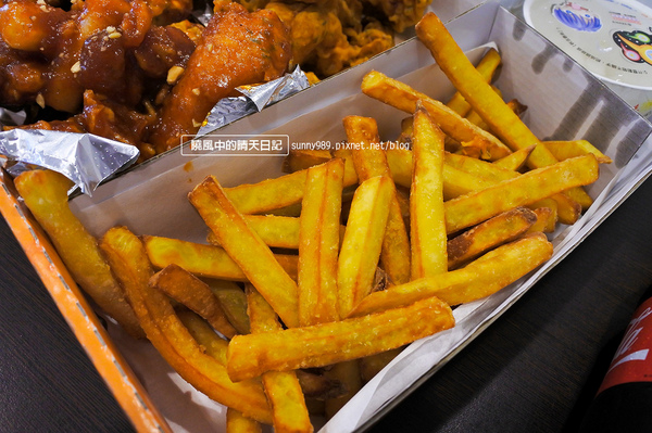 MOM'S C & K:【天母 | MOM'S C & K】韓國媽媽味的酥脆炸雞及爆香紫菜飯捲