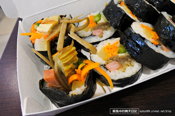 MOM'S C & K:【天母 | MOM'S C & K】韓國媽媽味的酥脆炸雞及爆香紫菜飯捲