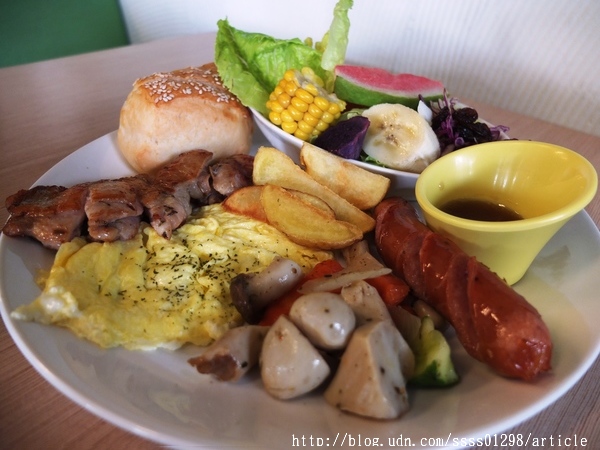 凱莉布朗奇早午餐:【美食特搜。屏東市】凱莉布朗奇早午餐(Kelly's Brunch)。植栽綠美化環境 澎湃拼盤超吸睛 一早的活力健康打滿分