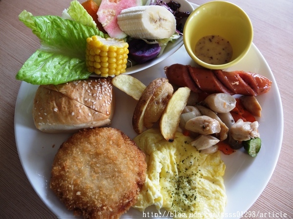 凱莉布朗奇早午餐:【美食特搜。屏東市】凱莉布朗奇早午餐(Kelly's Brunch)。植栽綠美化環境 澎湃拼盤超吸睛 一早的活力健康打滿分