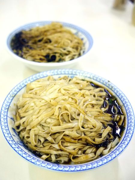 賣捌所：［宜蘭小旅行］在日式懷舊老房子裡的下午茶。「賣捌所」