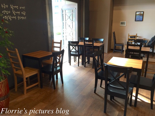 雪花咖啡 Snow Flower：板橋區美食~雪花Café (雪花咖啡Snow Flower/ 설화Café)~韓國人開設的韓式咖啡廳，好美的彩虹蒸糕！