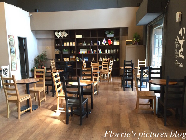 雪花咖啡 Snow Flower：板橋區美食~雪花Café (雪花咖啡Snow Flower/ 설화Café)~韓國人開設的韓式咖啡廳，好美的彩虹蒸糕！