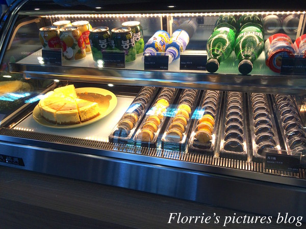 雪花咖啡 Snow Flower：板橋區美食~雪花Café (雪花咖啡Snow Flower/ 설화Café)~韓國人開設的韓式咖啡廳，好美的彩虹蒸糕！