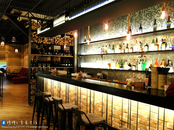 Techno鐵克諾餐酒館:〖台中│口碑券172〗Techno鐵克諾餐酒館 ❤ 燈光美、氣氛佳,除了精緻餐點外,還有微醺調酒,適合朋友聚餐,也是個約會的好所在~