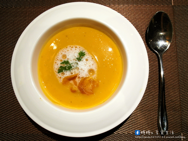 Techno鐵克諾餐酒館:〖台中│口碑券172〗Techno鐵克諾餐酒館 ❤ 燈光美、氣氛佳,除了精緻餐點外,還有微醺調酒,適合朋友聚餐,也是個約會的好所在~