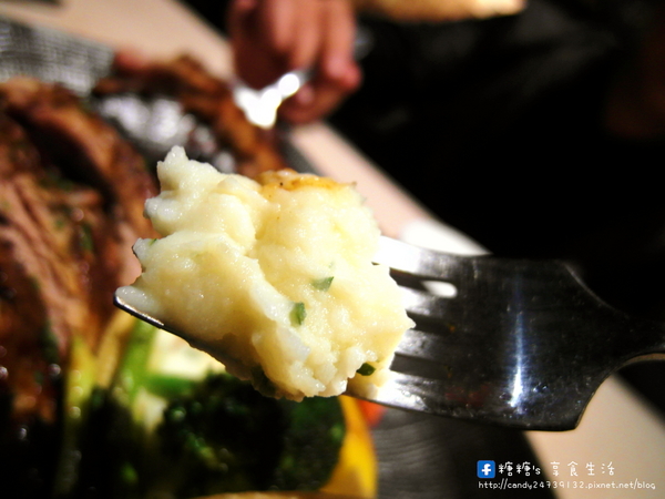 Techno鐵克諾餐酒館:〖台中│口碑券172〗Techno鐵克諾餐酒館 ❤ 燈光美、氣氛佳,除了精緻餐點外,還有微醺調酒,適合朋友聚餐,也是個約會的好所在~