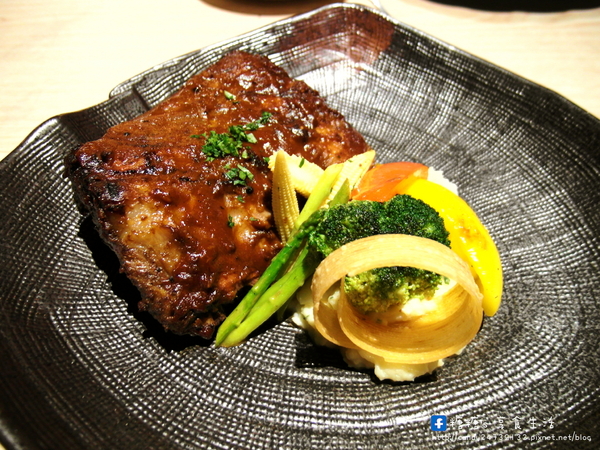 Techno鐵克諾餐酒館:〖台中│口碑券172〗Techno鐵克諾餐酒館 ❤ 燈光美、氣氛佳,除了精緻餐點外,還有微醺調酒,適合朋友聚餐,也是個約會的好所在~